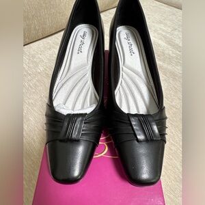 Easy Street Women’s Pumps Low Heel Black New Size 10 Narrow